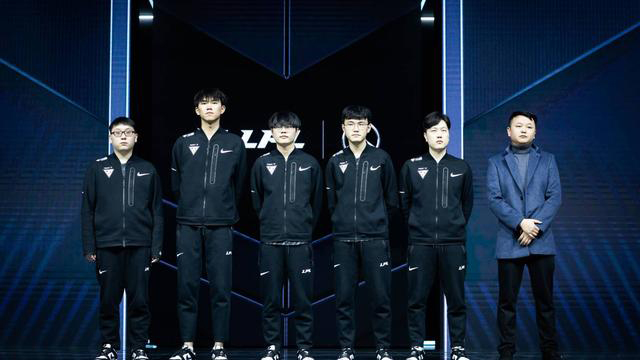 借此平台重 借此平台重