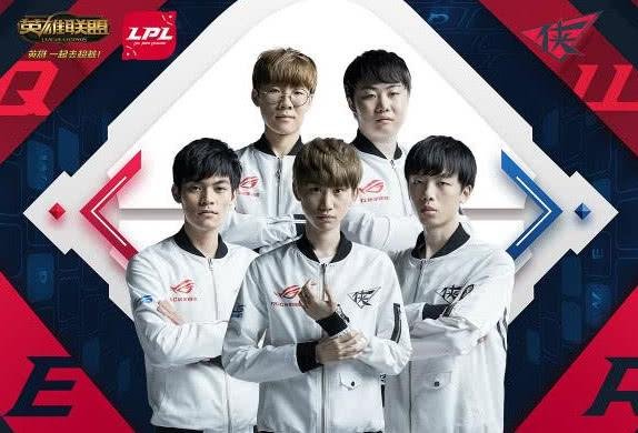 背景是灰熊 背景是灰熊